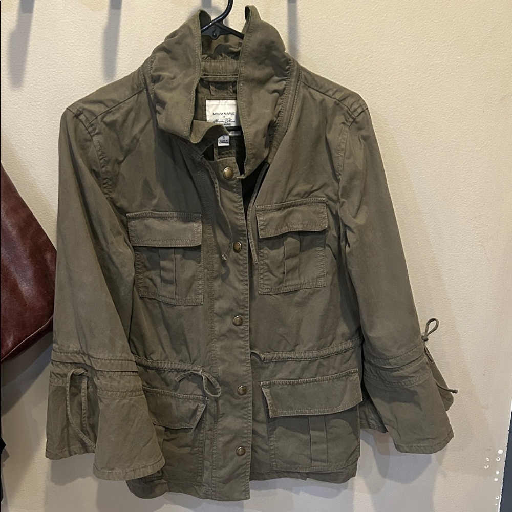 Bell sleeved jacket